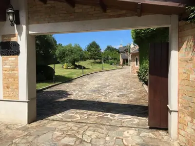 an entrance to a house with a stone driveway at Casa Do Rivera in Cospeito