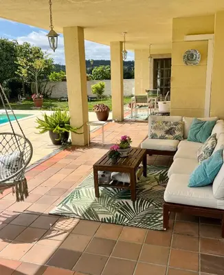 a living room with a couch and a bed at Mar De Frisia in O Pino