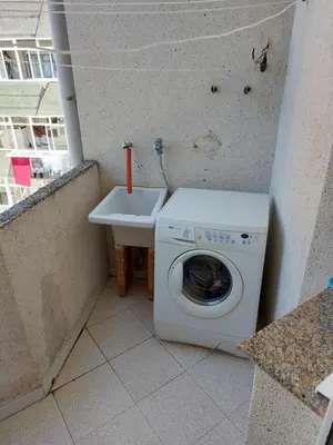 a washing machine in a bathroom with a sink at Amplio Piso Reformado in Vivero