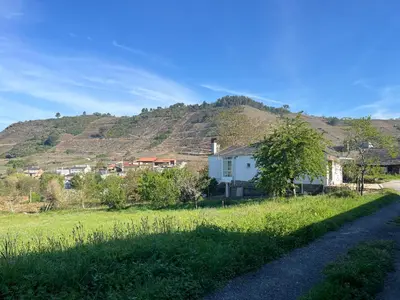 a house on the side of a road with a hill at Casa Catalina - Ribeira Sacra in Abeleda