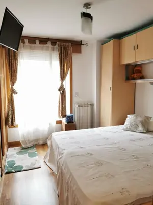 a bedroom with a large bed and a window at ALE HOSPEDAJE GALICIA in Temple