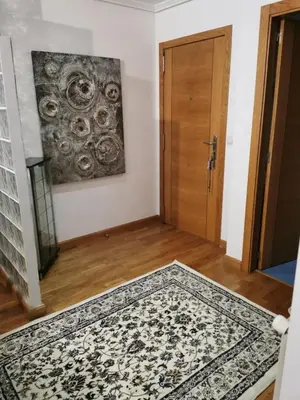 an empty room with a door and a rug at ALE HOSPEDAJE GALICIA in Temple