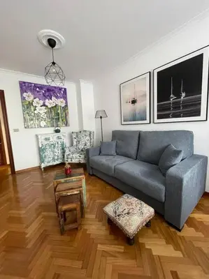a living room with a couch and a table at Appartement vistahermosa in Vivero