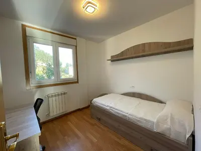 a bedroom with a bed and a window at APARTAMENTO NUEVO EN BURELA - A Mariña, Galicia in Burela de Cabo