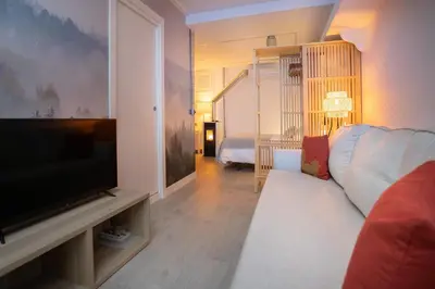 a living room with a couch and a television at Riquiña Celanova in Celanova