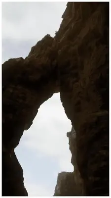 an arch in the rocks on the beach at Casa Rural Lar de Sanxes in A Pontenova