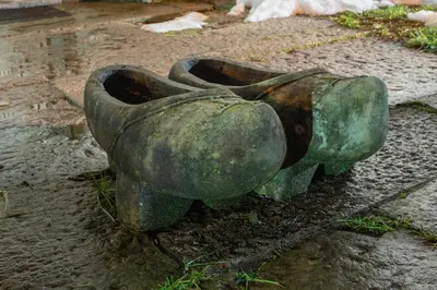 a large metal object sitting on the ground at Casa Rural Anita in Cabrillanes