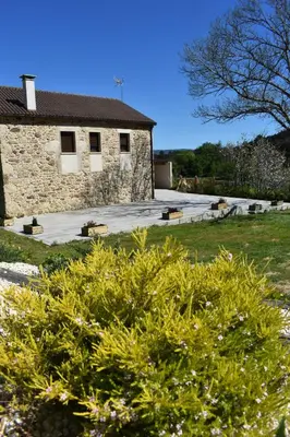 a stone building with a yard in front of it at Cabanas do Carpinteiro / Santiago de Compostela - Rías Baixas in Pontevedra