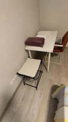 a small room with a table and a chair at Piso Turístico Avda del Castillo in Ponferrada