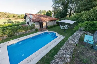 a swimming pool in a yard next to a house at Casa con Piscina *Ribeira Sacra* in Ferreira de Panton