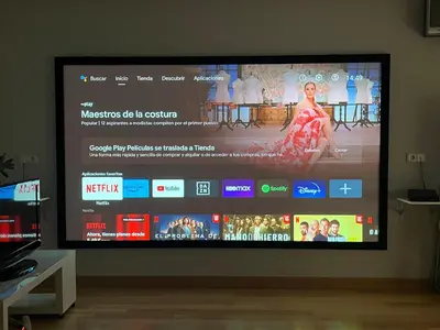 a large television screen with a website on it at Dúplex Valle del Silencio in Ponferrada