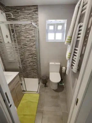 a small bathroom with a shower and a toilet at Alojamiento en Santiago de Compostela-Galicia in Santiago de Compostela