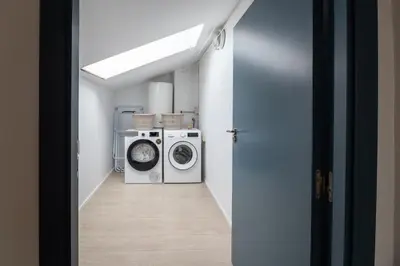 a laundry room with a washer and dryer at EREA apartamentos turísticos in Monforte de Lemos