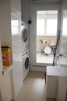 a laundry room with a washing machine and a window at Ático en el camino de Santiago in Sarria