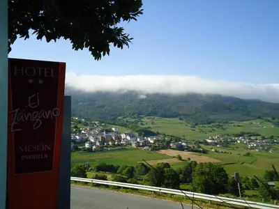 a sign for a hotel on the side of a mountain at Hotel Parrilla el Zangano in Boal