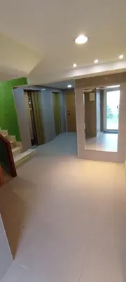 a large empty room with a white floor and green walls at EnFOZ SuperAlojamiento Entre Playas in Foz