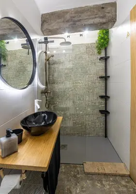 a bathroom with a black sink and a shower at Nômada Castillo _ VUT-LE-251 in Ponferrada