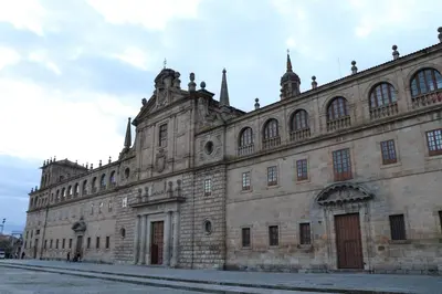 an old stone building on a street at Delta in Monforte de Lemos