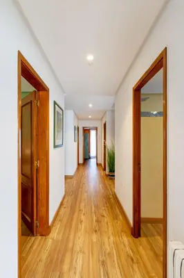an empty hallway with wooden floors and doors at A Casa da Carminha, Ribeira Sacra in Pereiro de Aguiar