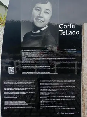 a poster of a man wearing a suit and tie at Casa Fernanda Viavélez in El Franco