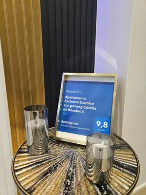 a table with two glasses and a sign on it at Apartamento Exclusivo Céntrico con parking Estrella de Ribadeo II in Ribadeo