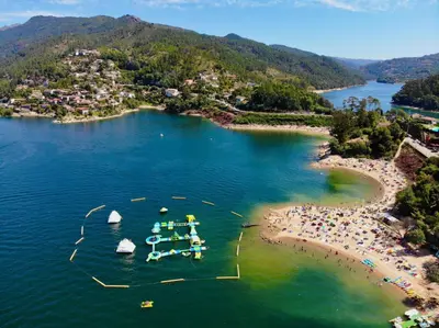 an aerial view of a beach with people and boats at YourHouse A Casa Da Corona casa rural in Parada del Monte