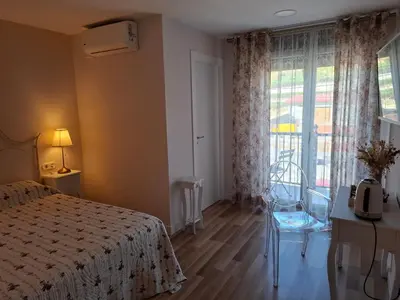a bedroom with a bed and a window and a chair at Areal in Beade