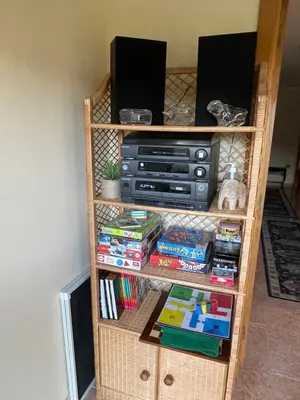 a book shelf with a dvd player and a stereo at Casa rural Herminia in Ourense