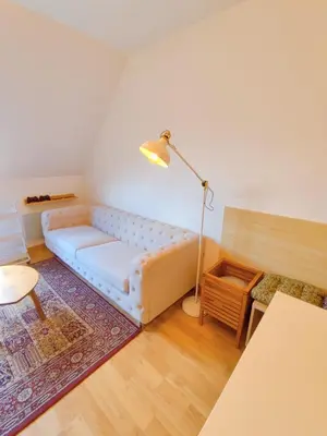a living room with a couch and a lamp at Vivienda Novo Betanzos in Betanzos