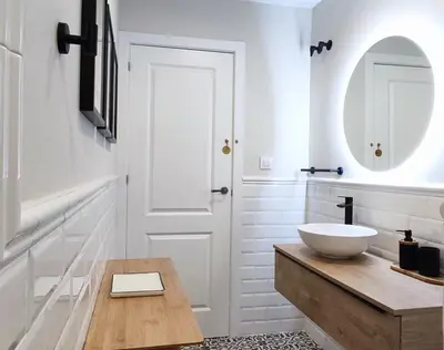 a white bathroom with a sink and a mirror at Apartamento Arcoiris in Betanzos