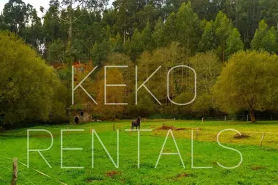 a sign that says k zero in a field with a horse at Casa Calvo in Vivero