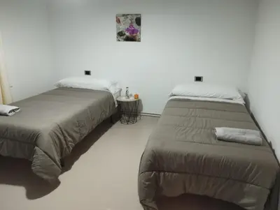 two beds sitting next to each other in a bedroom at A Casa do San Paio de Buscás in Ordes