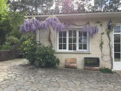 a house with a wreath of purple flowers on it at Agro da Gandarela in Teo