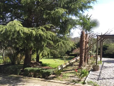 a garden with trees and a fence at Agro da Gandarela in Teo