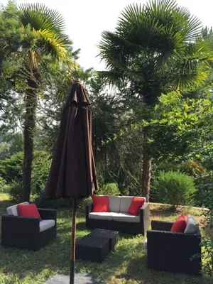 an umbrella and two couches and a table with an umbrella at Agro da Gandarela in Teo