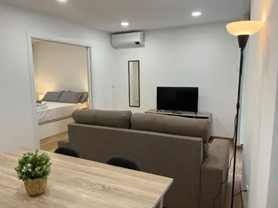 a living room with a couch and a bed at Apartamento con Encanto in Santiago de Compostela