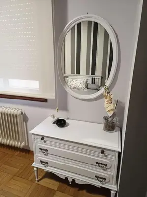a white dresser with a mirror on top of it at Vivienda Arias in Carballino