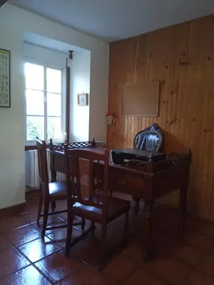 a dining room with a wooden table and chairs at Lar A Rola El precio x una noche es para dia y medio Check in 9am Out 21pm in Sabucedo