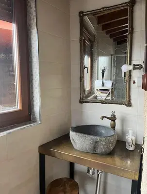a bathroom with a sink and a mirror at O Capricho in Requeixo
