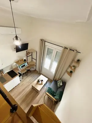 a living room with a couch and a window at Catapiriño - Confort Elegante y Exclusivo en el Corazón de la Ciudad in Ourense