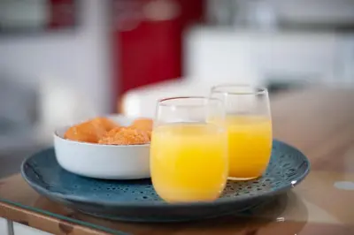 two glasses of orange juice and a bowl of bread at Bahía de Miño in Miño