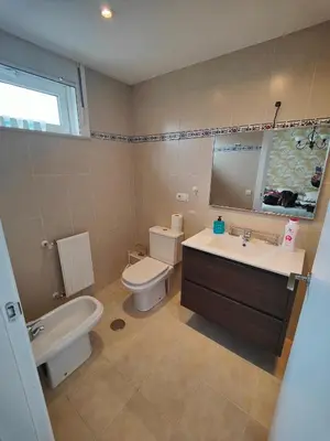 a bathroom with a toilet and a sink and a tub at Chalet con WIFI , PS4 , garaje, 5 dormitorios, 3 baños, Santiago de Compostela in Santiago de Compostela