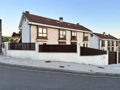 a house with a fence on the side of a street at Casa Bela II in Sales