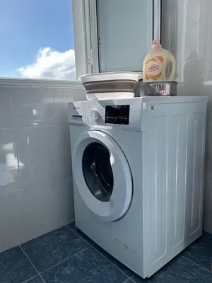a washing machine in a room with a window at Casa Playa de Rueta in Cervo
