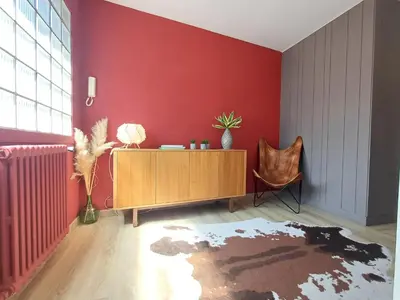 a living room with red walls and a wooden cabinet at Villa Mayfa - alójate en pleno centro de Ourense in Ourense