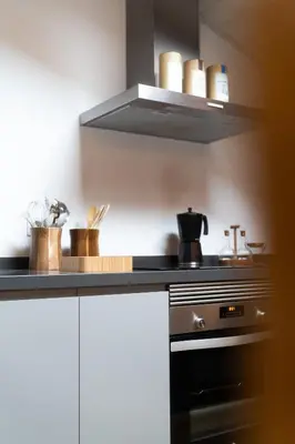 a kitchen with a black counter and a stove at A Casa Dos Ratos in Quiroga