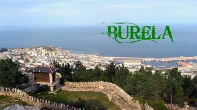 a sign that reads rruelta flying over a city at Alesamar A in Burela de Cabo