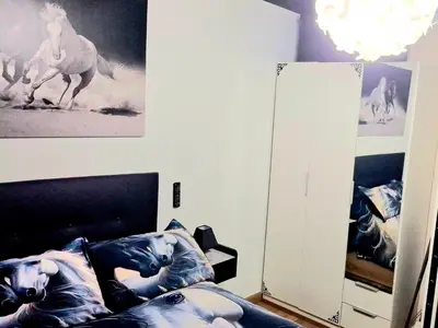 a bedroom with a bed and a painting of a horse at Paradita del camino in Sarria