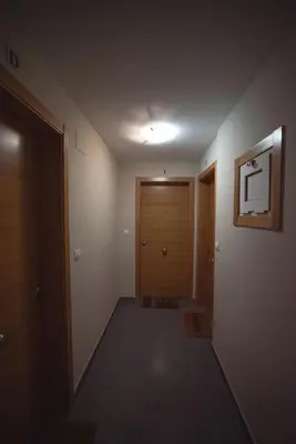an empty room with a door and a hallway at Apartamento Maremágnum in Viveiro