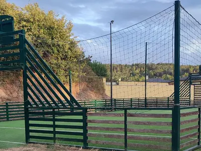 a tennis court with a net on a tennis court at Casa Da Praia in Lugo
